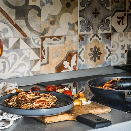 The Moonlit - M&n Bukareszt